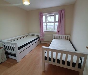 2 Bed Flat, Lupin Crescent, IG1 - Photo 4