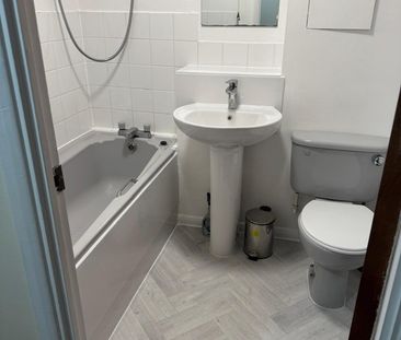 Studio Flat, Vicars Bridge Close, HA0 - Photo 4