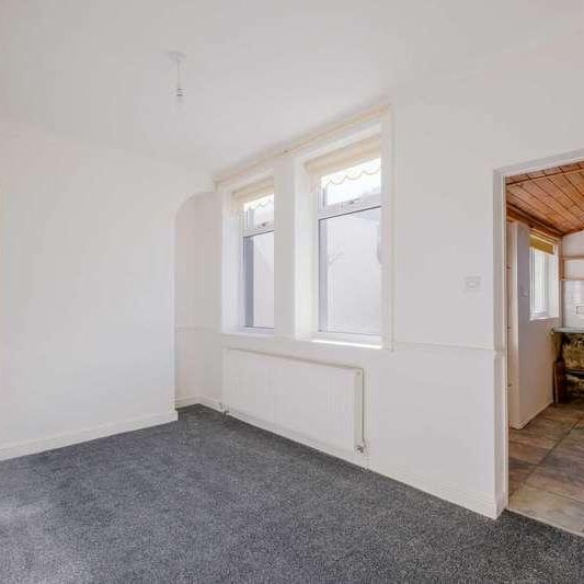 Southern Road, Cowersley, HD4 - Photo 1