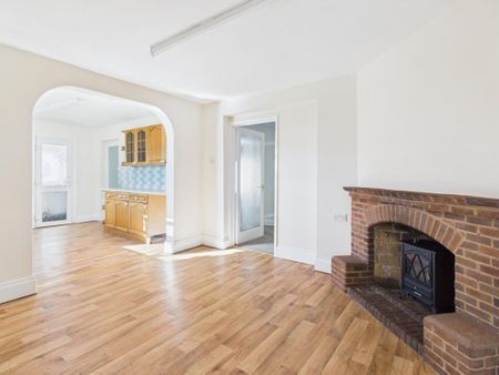 3 bedroom detached bungalow to rent - Photo 2
