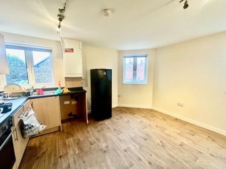 Lawson Avenue, Nottingham, NG10 - Photo 2