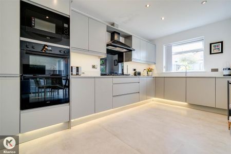 4 bedroom detached house to rent - Photo 5