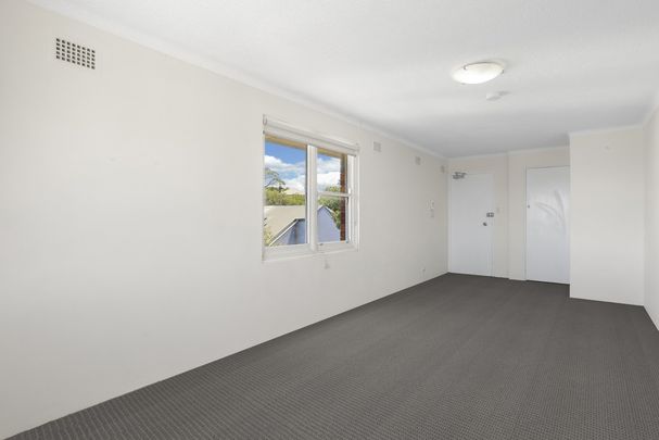 Charming Studio Apartment in the Heart of Erskineville - Photo 1