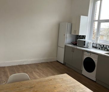 1 Bed Flat, Ravensbourne Road, SE6 - Photo 3