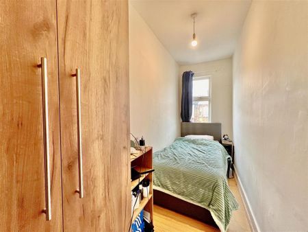 4 bedroom terraced house to rent - Photo 4