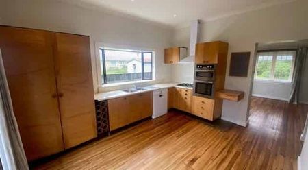 A Perfect Family Home - FIRST WEEK RENT FREE! - Photo 3