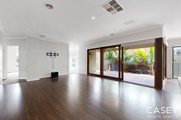 112 Selandra Boulevard, Clyde North - Photo 1