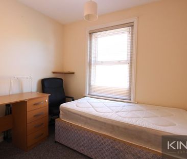 4 bedroom terraced house to rent - Photo 3