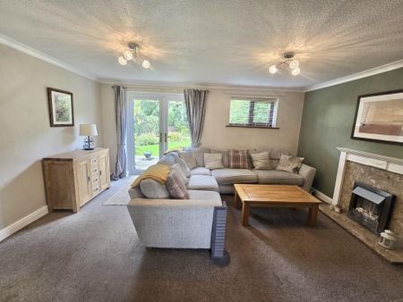 4 bedroom detached house to rent - Photo 3