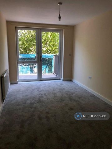 2 bedroom flat to rent - Photo 4