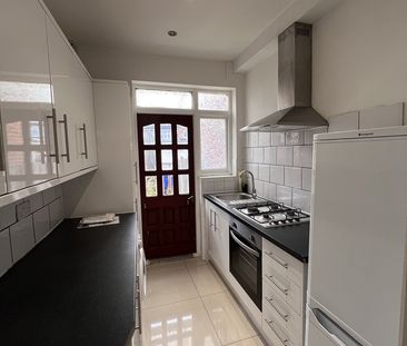 3 Bed Terraced House, Mortlake Road, IG1 - Photo 4