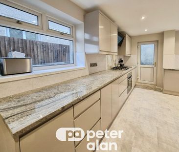 3 bedroom semi-detached house to rent - Photo 5