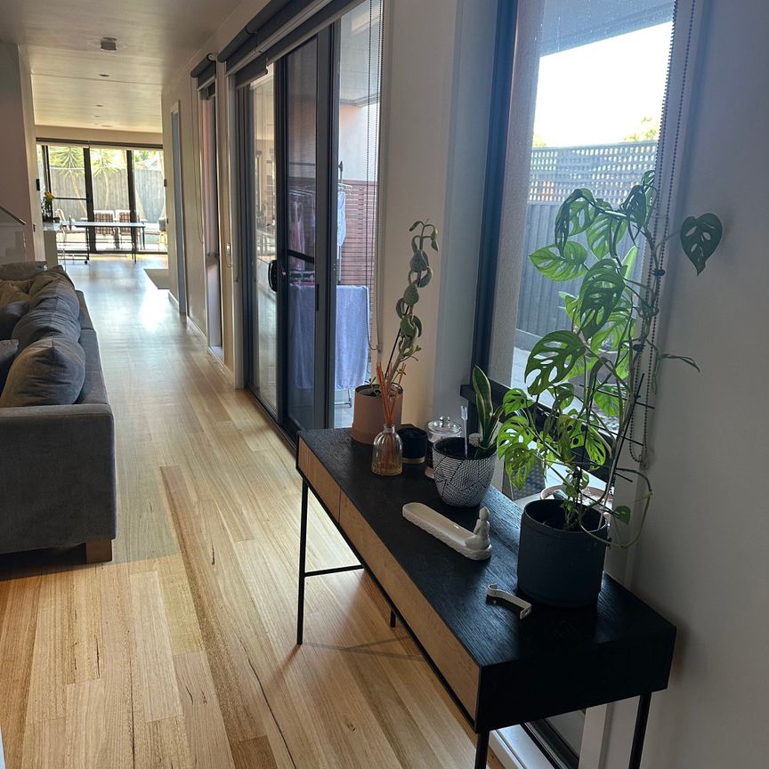 Glen Huntly - Photo 1