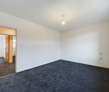 3 bedroom end of terrace house to rent - Photo 3
