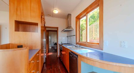 3 Bedroom Home in Brooklyn - Photo 5