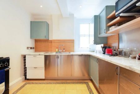 3 bedroom flat in Charing Cross - Photo 5