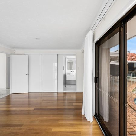 Runaway Bay Canal Home with Berth - Photo 3