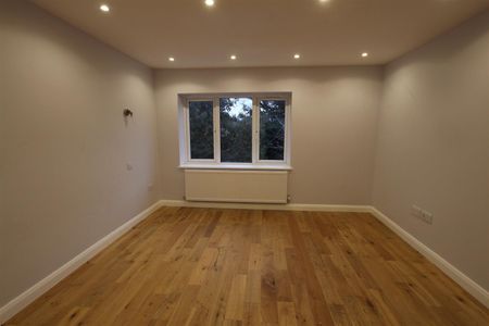 1 bedroom Terraced House to let - Photo 3