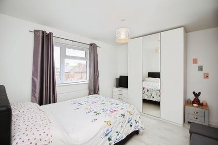 2 bedroom semi-detached house to rent - Photo 3