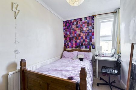 5 bedroom House To Let - Photo 4