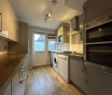 Eton Place, Farnham, Surrey, GU9 - Photo 3