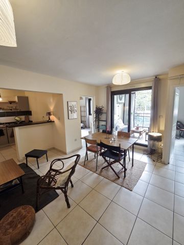 Location Appartement 3 pièces 55m² ST DENIS 97400 - Photo 3