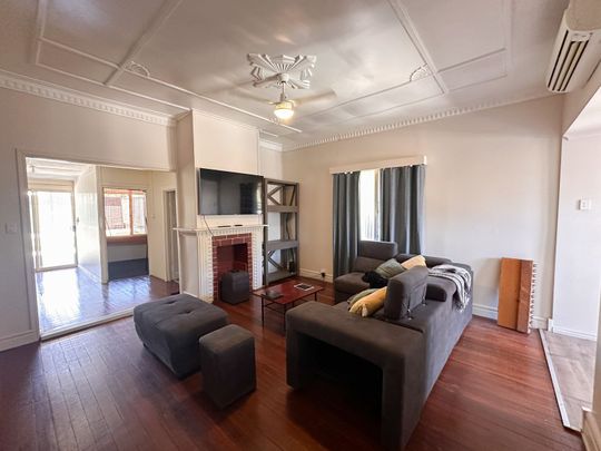 Modern furnished character home - Photo 1