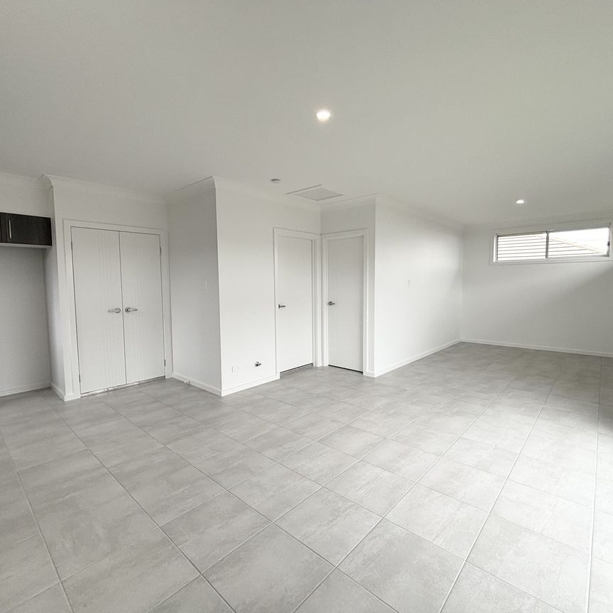 Modern Comfort & Style in a Prime Gledswood Hills Location - Photo 1