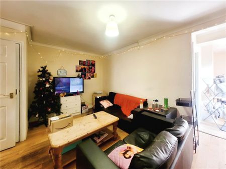 Clarence Street, Egham, Surrey, TW20 9RL - Photo 5