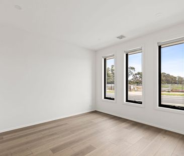 Contemporary Comfort in a Brand-New Family Home - Photo 4