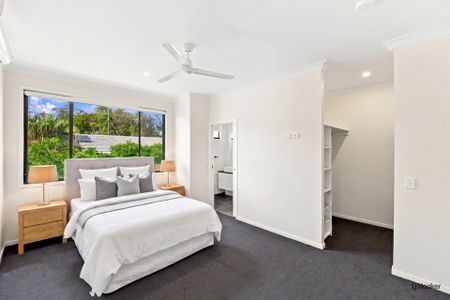 Modern Townhouse In Boutique Complex - Photo 5