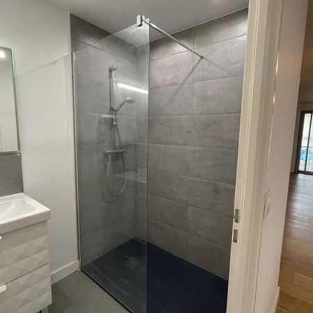 T2 Beaux Arts Boulevard louis Blanc - Photo 4