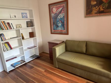 Helensvale - Photo 2