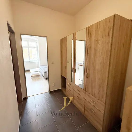 Pronájem bytu 1+kk 35 m - Photo 1