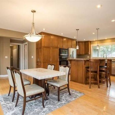 Executive Spacious 5-Bed Rancher in the heart of Brookswood, Langley! - Photo 4