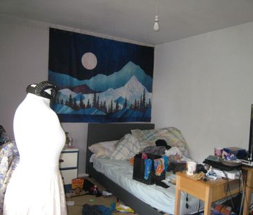 3 bedroom flat to rent - Photo 6