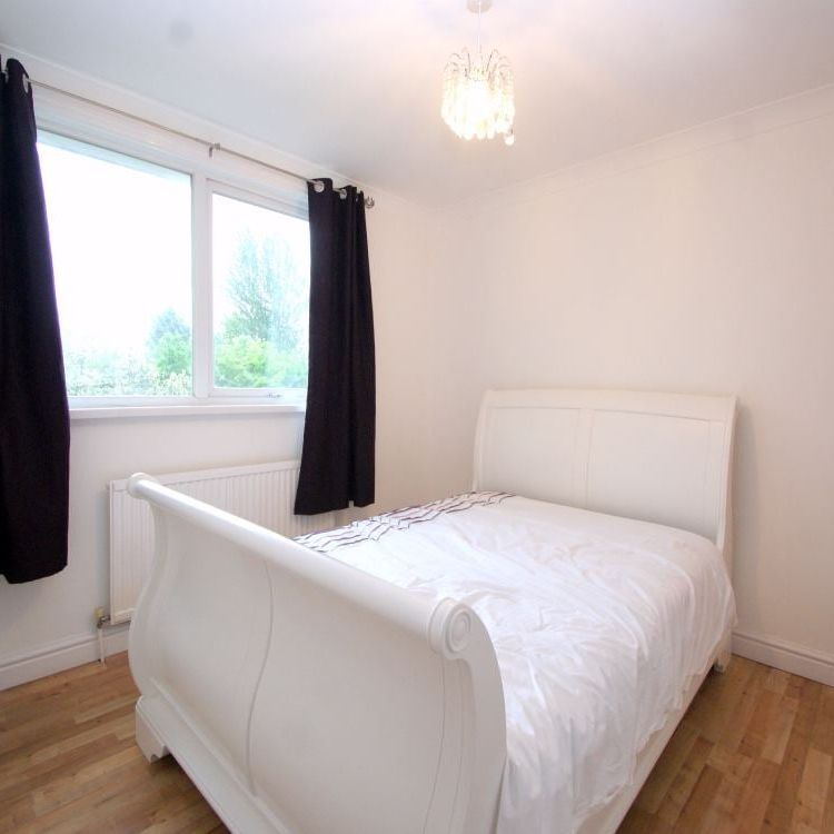 To rent in Albert Street, Windsor, SL4 - Photo 1