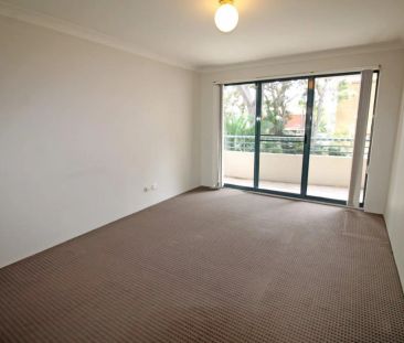 WELL PRESENTED 2 BEDROOM APARTMENT WITH LOCK UP GARAGE - Photo 1