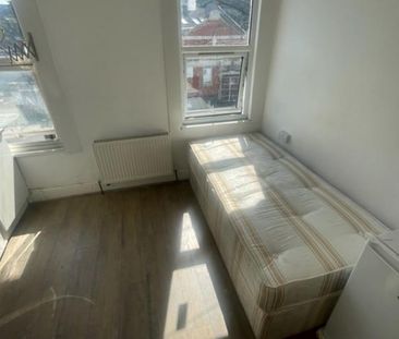 1 Bedroom Studio To Let - Photo 2