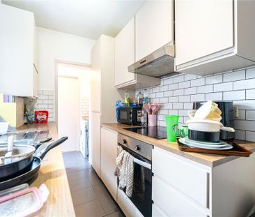 3 bedroom end of terrace house to rent - Photo 2