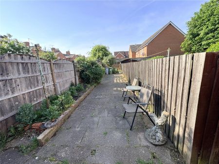 2 bedroom terraced house to rent - Photo 4