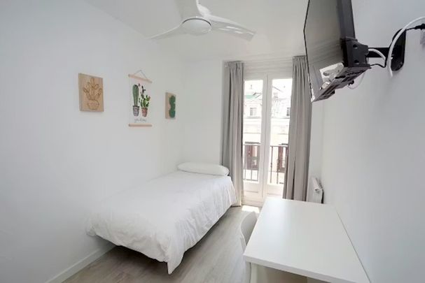 Calle del Arenal, Madrid, Community of Madrid 28013 - Photo 1