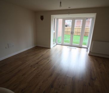 3 bedroom semi-detached house to rent - Photo 1