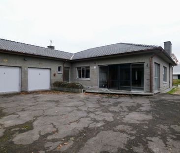 Ruime bungalow met grote tuin en garage - Photo 2