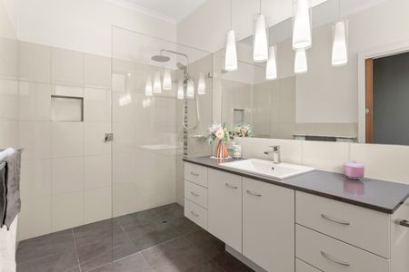 16 Bullarto Street, Chadstone VIC 3148 - House For Rent | Domain - Photo 4