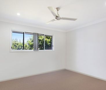 Modern 3 bedroom Air Conditioned Corner Duplex In Great Location - Photo 2