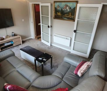 Flat to rent on - Photo 2