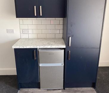 1 bedroom in a house share to rent - Photo 6