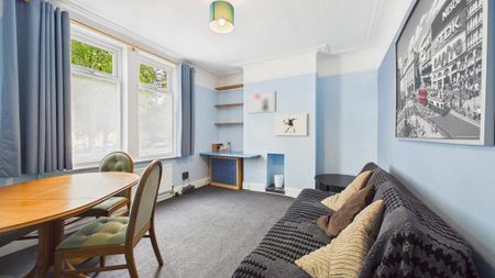 5 bedroom end of terrace house to rent - Photo 4