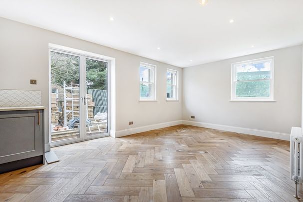 Queens Road, Wimbledon, London, SW19 - Photo 1